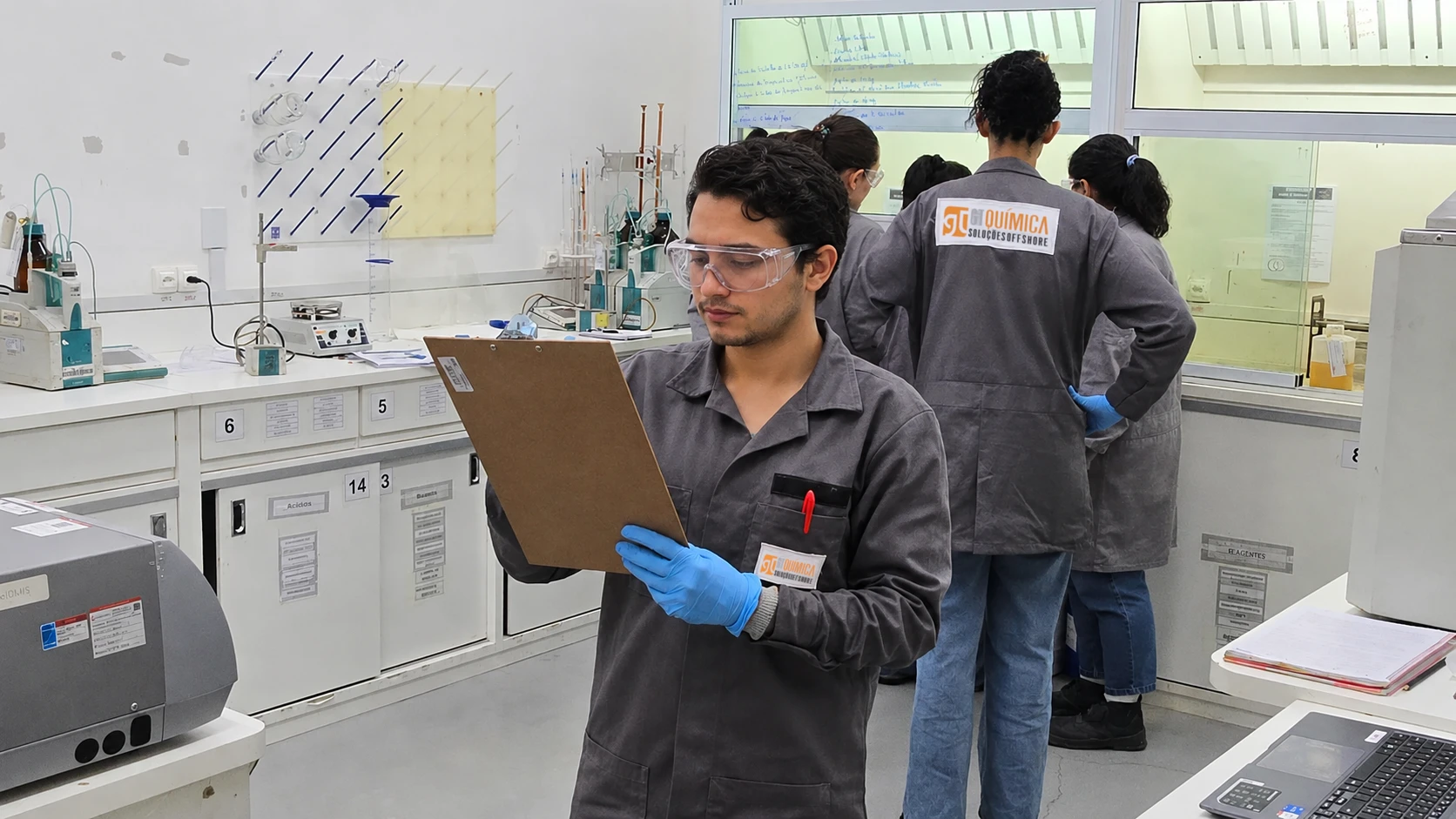 Gestão e Comissionamento de Laboratórios Químicos